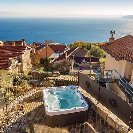 2 Bedroom Amazing In Holiday home Moscenicka Draga