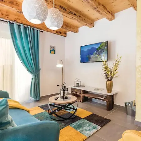 2 Bedroom Amazing In Holiday home Moscenicka Draga