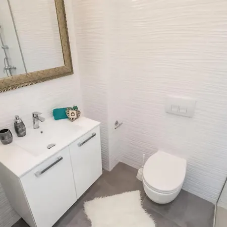 2 Bedroom Amazing In Holiday home